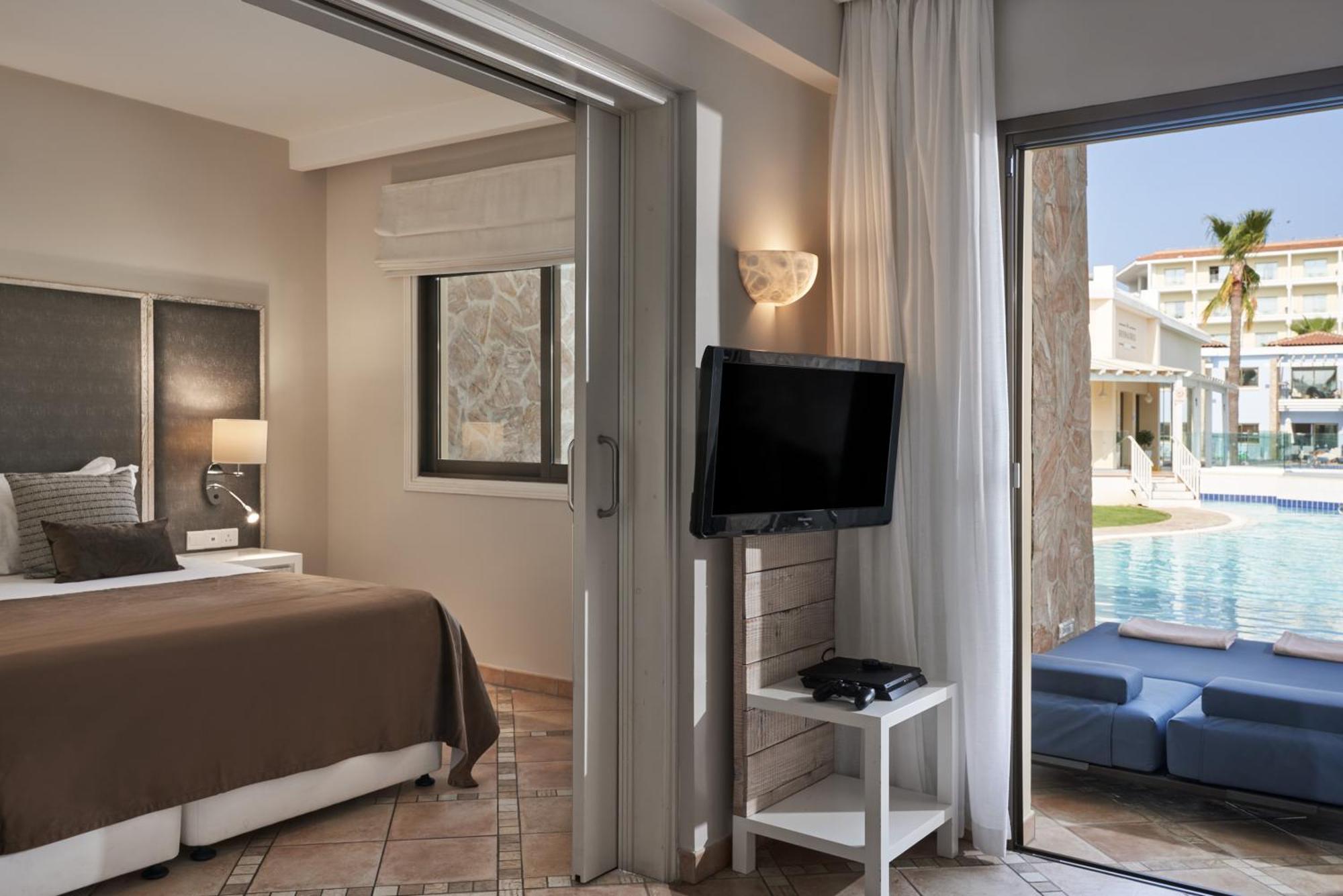 Apartament typu Premium Suite z 1 sypialnią i bezpośrednim dostępem do basenu